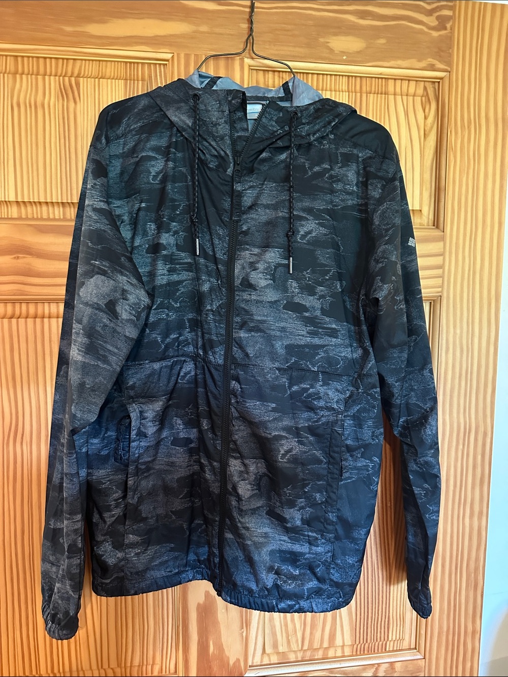 Columbia Men's Black & Gray Camo Hooded Windbreaker